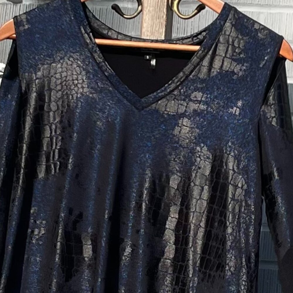 Women's Lior Paris Small V-neck Cold-Shoulder Blue/Black Snakeskin Flowy Tunic - Picture 6 of 16
